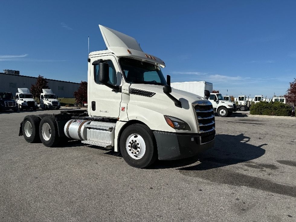 Day Cab Tractor-Heavy Duty Tractors-Freightliner-2018-T12664ST-Milwaukee-WI-532,987\n\t\tmiles-$ 39,000 - Image 1