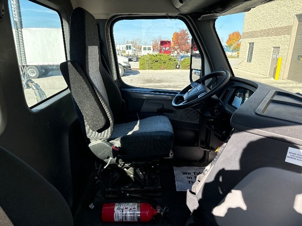 Day Cab Tractor-Heavy Duty Tractors-Freightliner-2018-T12664ST-Milwaukee-WI-532,987\n\t\tmiles-$ 39,000 - Image 14