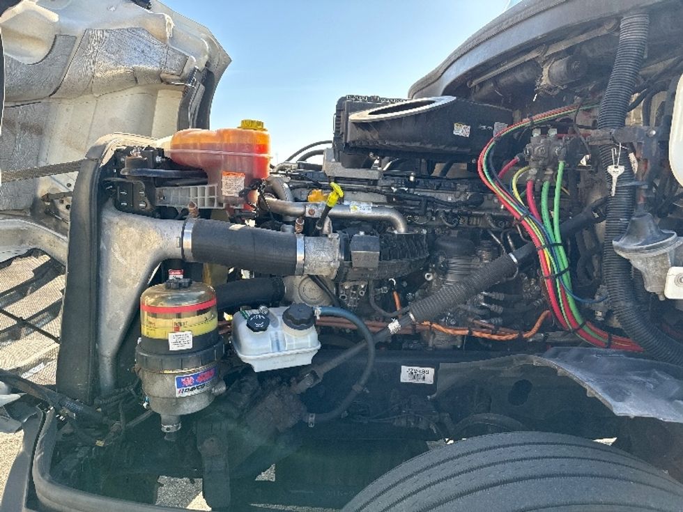 Day Cab Tractor-Heavy Duty Tractors-Freightliner-2018-T12664ST-Milwaukee-WI-532,987\n\t\tmiles-$ 39,000 - Image 16