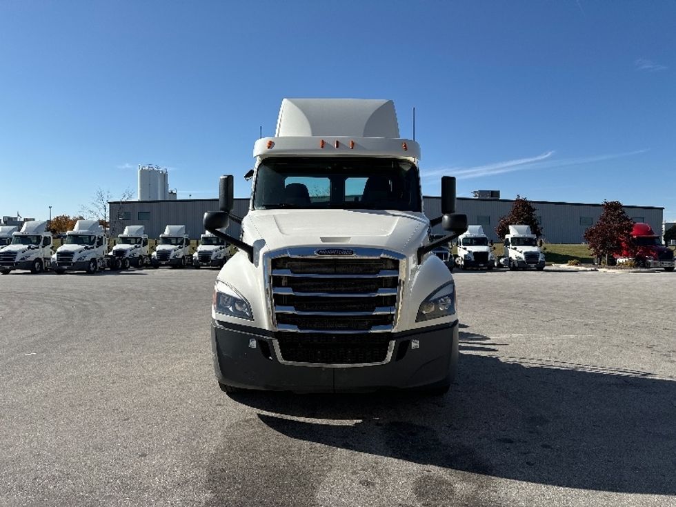 Day Cab Tractor-Heavy Duty Tractors-Freightliner-2018-T12664ST-Milwaukee-WI-532,987\n\t\tmiles-$ 39,000 - Image 2