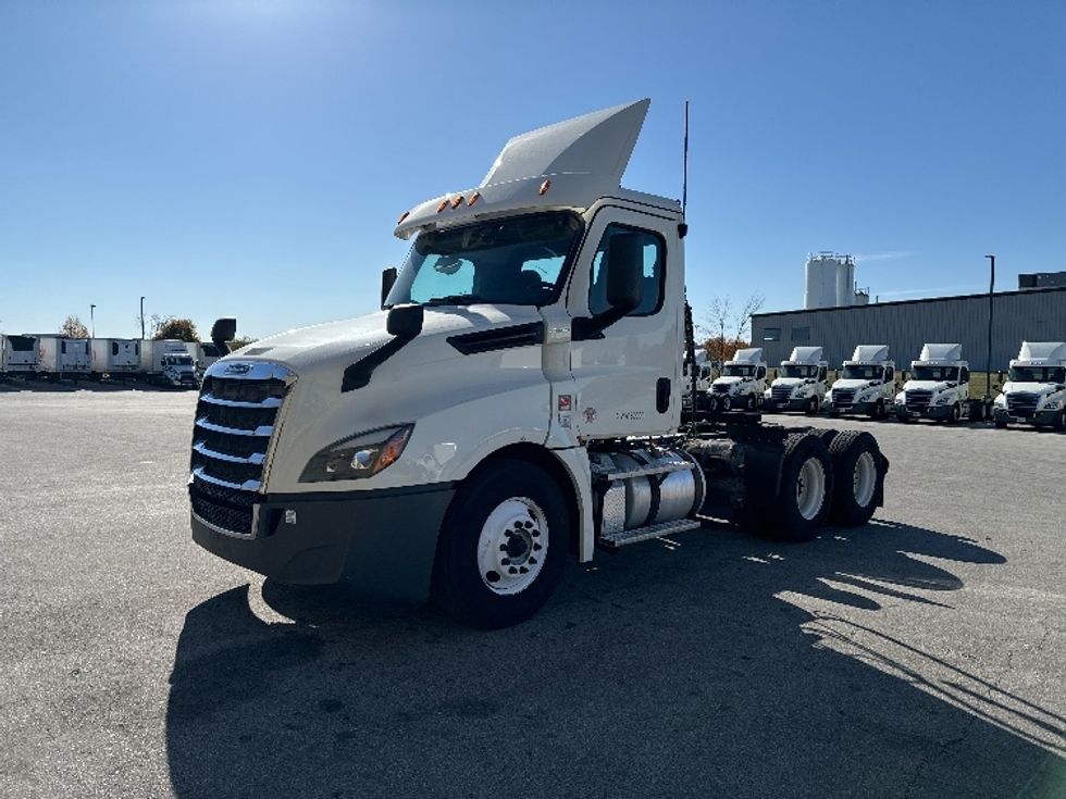 Day Cab Tractor-Heavy Duty Tractors-Freightliner-2018-T12664ST-Milwaukee-WI-532,987\n\t\tmiles-$ 39,000 - Image 3