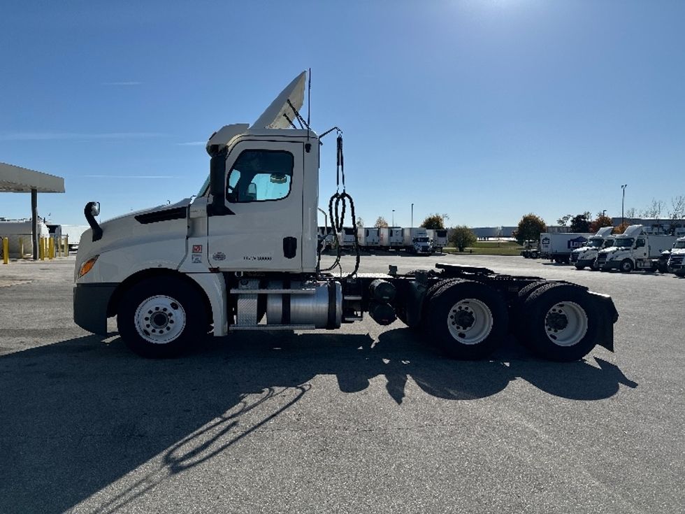 Day Cab Tractor-Heavy Duty Tractors-Freightliner-2018-T12664ST-Milwaukee-WI-532,987\n\t\tmiles-$ 39,000 - Image 4