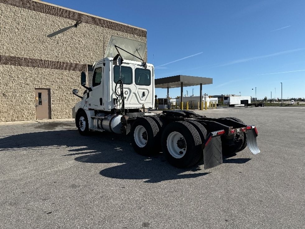 Day Cab Tractor-Heavy Duty Tractors-Freightliner-2018-T12664ST-Milwaukee-WI-532,987\n\t\tmiles-$ 39,000 - Image 5