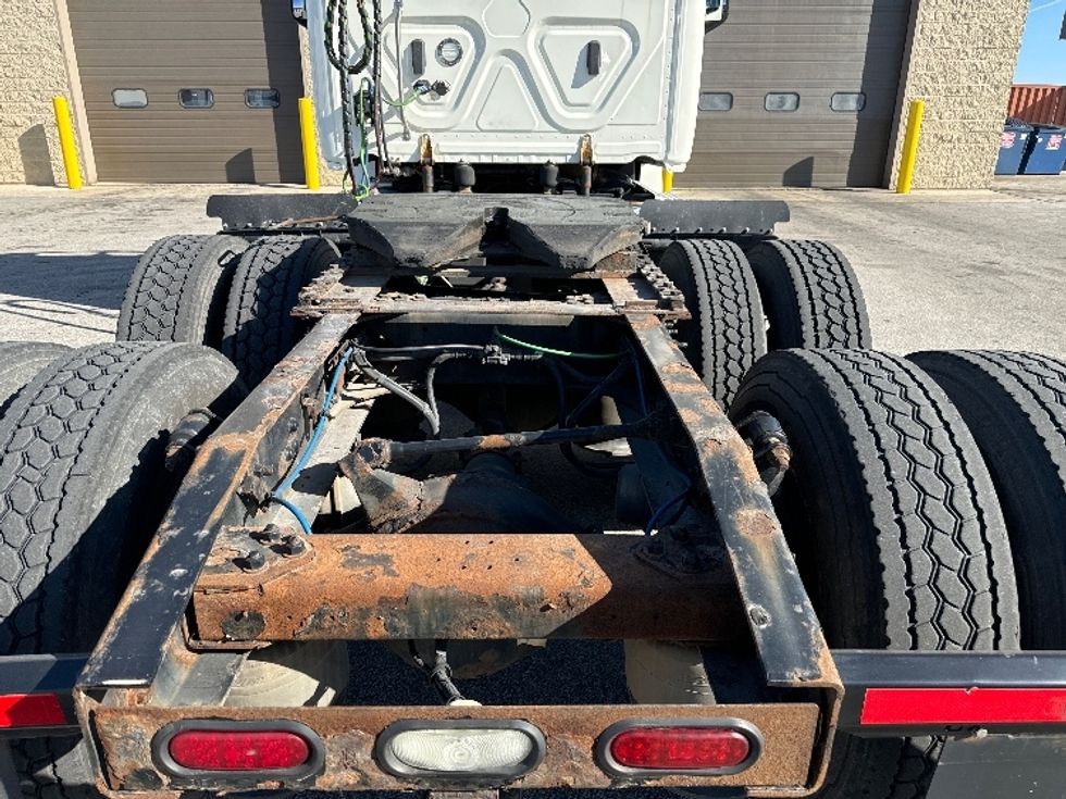 Day Cab Tractor-Heavy Duty Tractors-Freightliner-2018-T12664ST-Milwaukee-WI-532,987\n\t\tmiles-$ 39,000 - Image 6