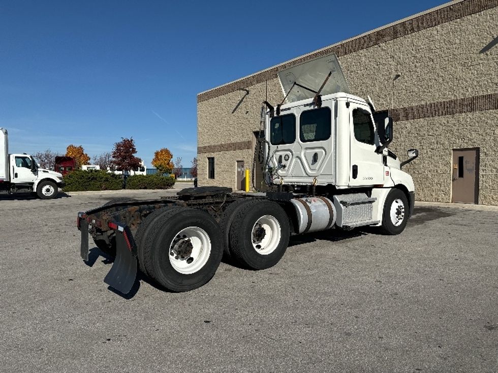 Day Cab Tractor-Heavy Duty Tractors-Freightliner-2018-T12664ST-Milwaukee-WI-532,987\n\t\tmiles-$ 39,000 - Image 7