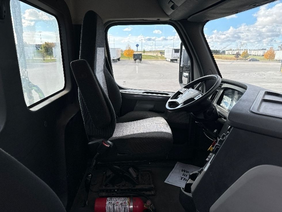 Day Cab Tractor-Heavy Duty Tractors-Freightliner-2018-T12664ST-Milwaukee-WI-540,639\n\t\tmiles-$ 38,250 - Image 14