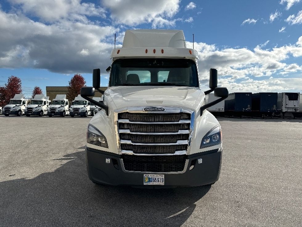 Day Cab Tractor-Heavy Duty Tractors-Freightliner-2018-T12664ST-Milwaukee-WI-540,639\n\t\tmiles-$ 38,250 - Image 2