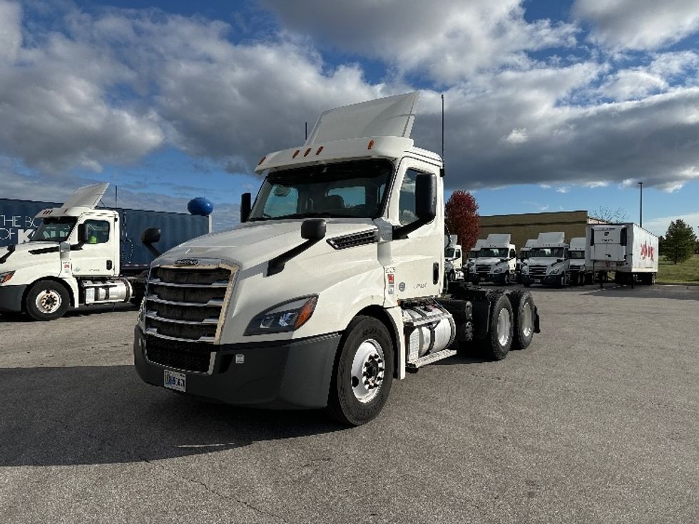 Day Cab Tractor-Heavy Duty Tractors-Freightliner-2018-T12664ST-Milwaukee-WI-540,639\n\t\tmiles-$ 38,250 - Image 3