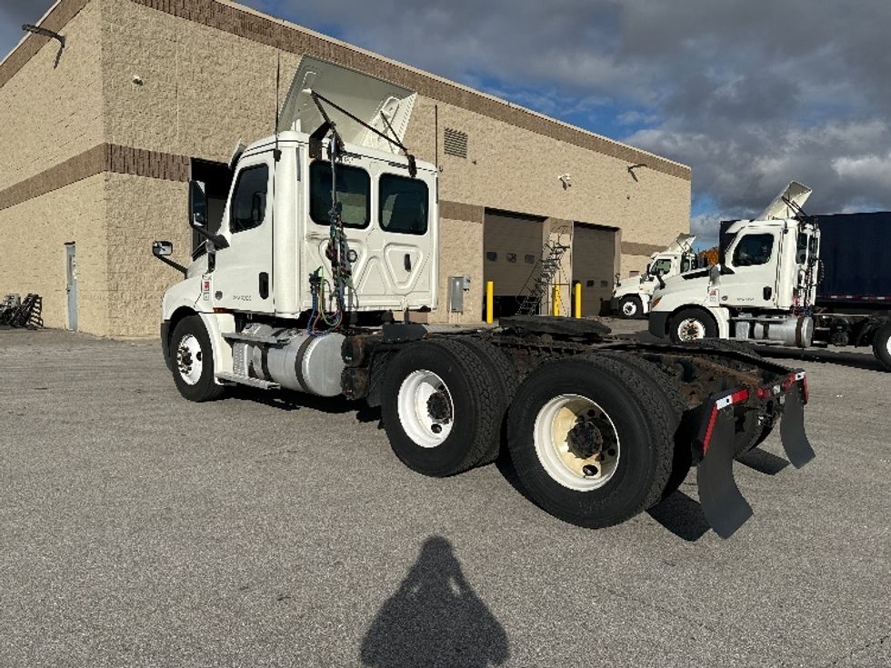 Day Cab Tractor-Heavy Duty Tractors-Freightliner-2018-T12664ST-Milwaukee-WI-540,639\n\t\tmiles-$ 38,250 - Image 5