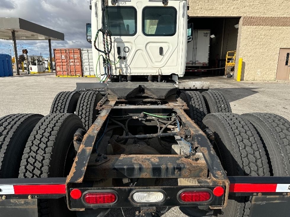 Day Cab Tractor-Heavy Duty Tractors-Freightliner-2018-T12664ST-Milwaukee-WI-540,639\n\t\tmiles-$ 38,250 - Image 6