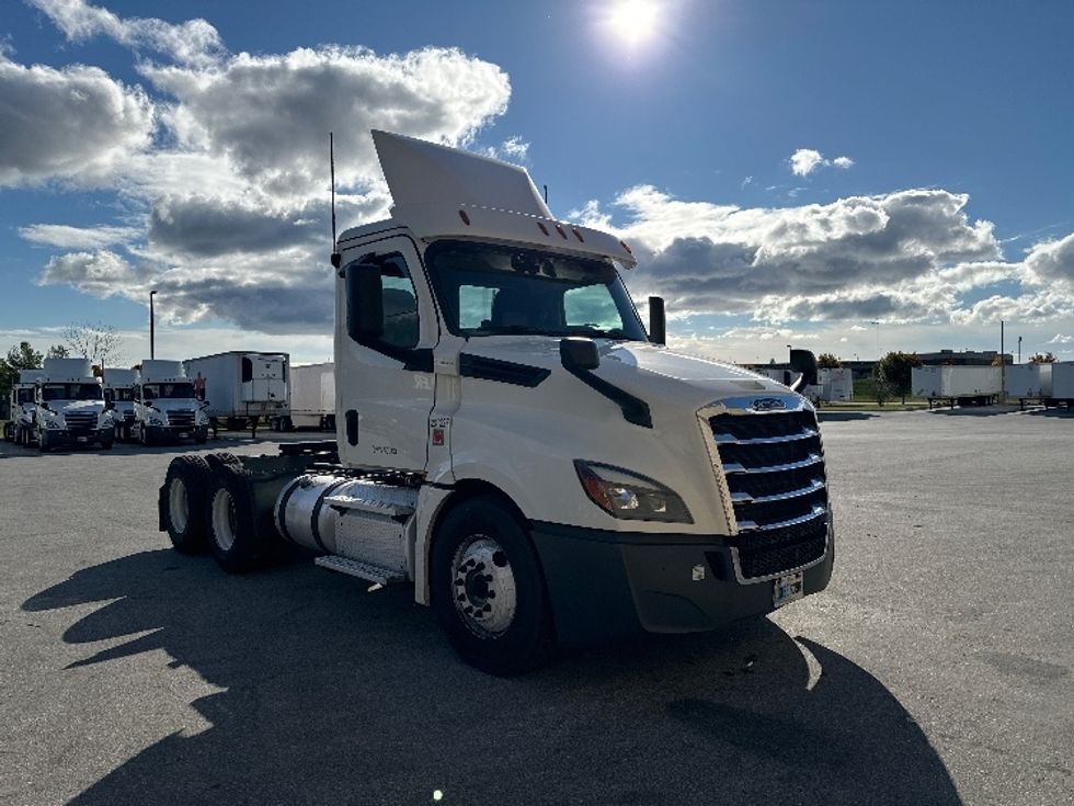 Day Cab Tractor-Heavy Duty Tractors-Freightliner-2018-T12664ST-Milwaukee-WI-543,510\n\t\tmiles-$ 38,000 - Image 1