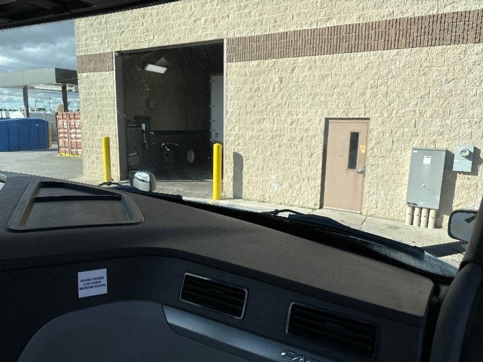 Day Cab Tractor-Heavy Duty Tractors-Freightliner-2018-T12664ST-Milwaukee-WI-543,510\n\t\tmiles-$ 38,000 - Image 13