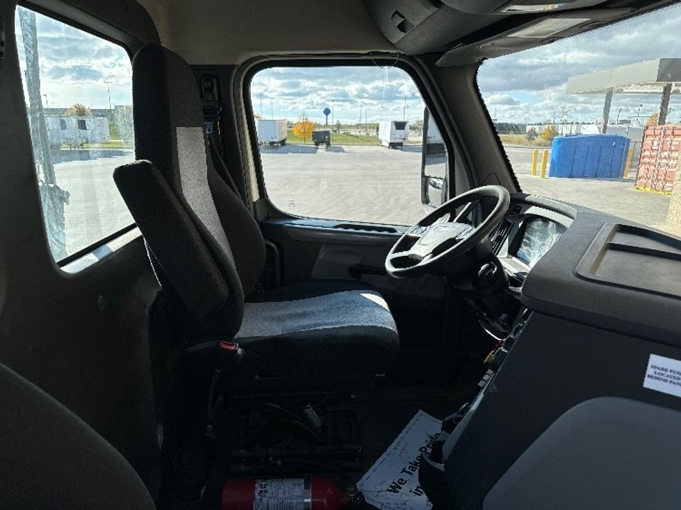 Day Cab Tractor-Heavy Duty Tractors-Freightliner-2018-T12664ST-Milwaukee-WI-543,510\n\t\tmiles-$ 38,000 - Image 14