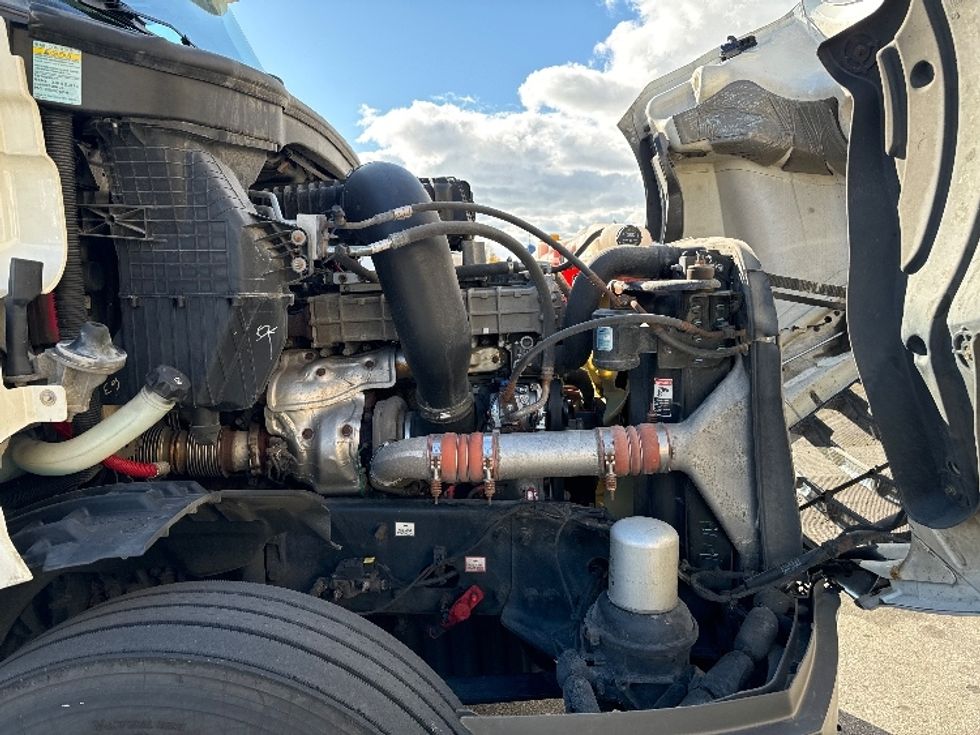 Day Cab Tractor-Heavy Duty Tractors-Freightliner-2018-T12664ST-Milwaukee-WI-543,510\n\t\tmiles-$ 38,000 - Image 15