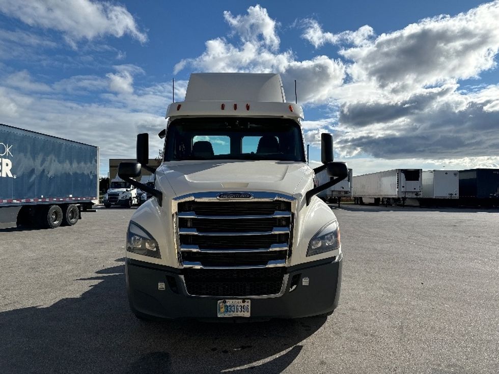 Day Cab Tractor-Heavy Duty Tractors-Freightliner-2018-T12664ST-Milwaukee-WI-543,510\n\t\tmiles-$ 38,000 - Image 2