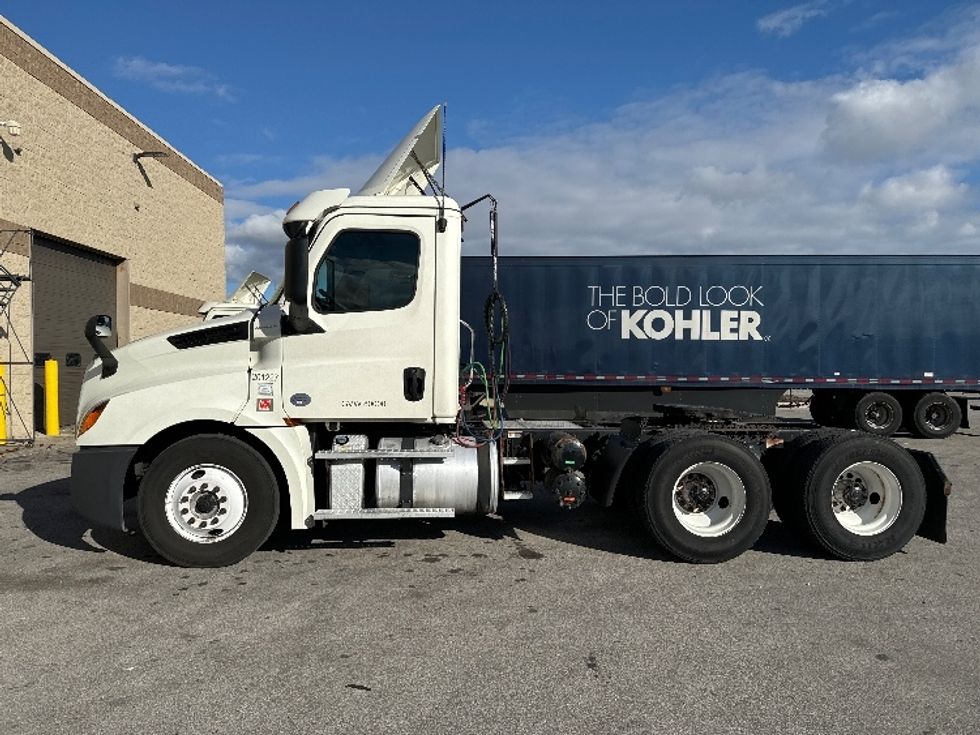 Day Cab Tractor-Heavy Duty Tractors-Freightliner-2018-T12664ST-Milwaukee-WI-543,510\n\t\tmiles-$ 38,000 - Image 4