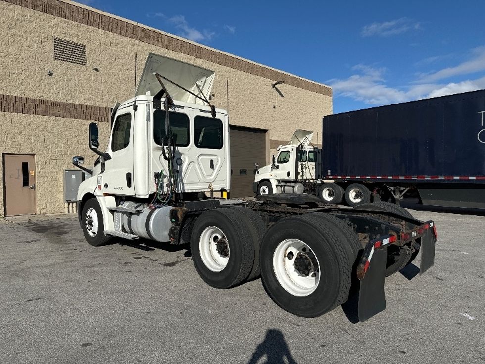 Day Cab Tractor-Heavy Duty Tractors-Freightliner-2018-T12664ST-Milwaukee-WI-543,510\n\t\tmiles-$ 38,000 - Image 5