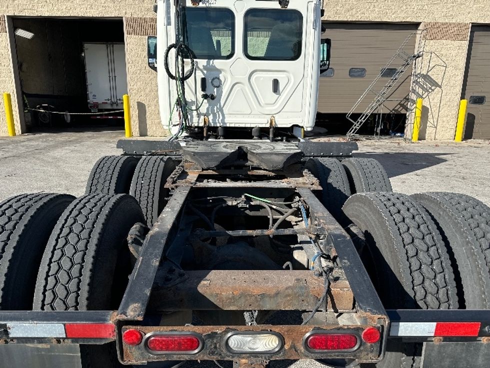 Day Cab Tractor-Heavy Duty Tractors-Freightliner-2018-T12664ST-Milwaukee-WI-543,510\n\t\tmiles-$ 38,000 - Image 6