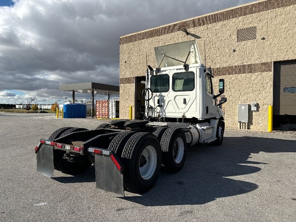 Day Cab Tractor-Heavy Duty Tractors-Freightliner-2018-T12664ST-Milwaukee-WI-543,510\n\t\tmiles-$ 38,000 - Image 7