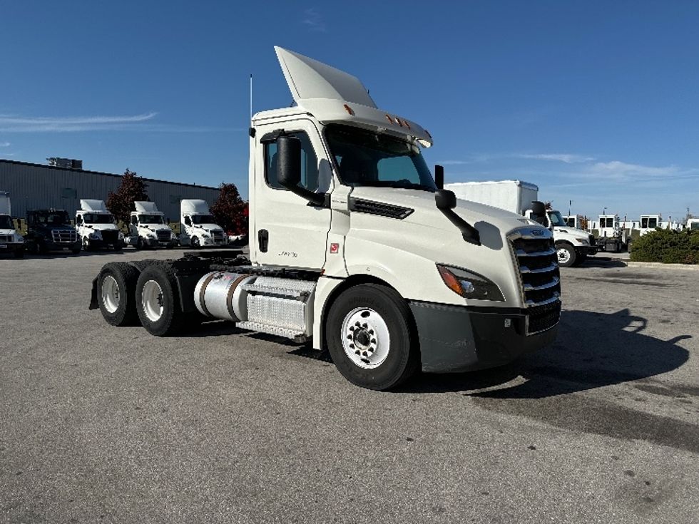 Day Cab Tractor-Heavy Duty Tractors-Freightliner-2018-T12664ST-Milwaukee-WI-545,977\n\t\tmiles-$ 37,750 - Image 1