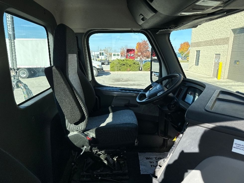 Day Cab Tractor-Heavy Duty Tractors-Freightliner-2018-T12664ST-Milwaukee-WI-545,977\n\t\tmiles-$ 37,750 - Image 14