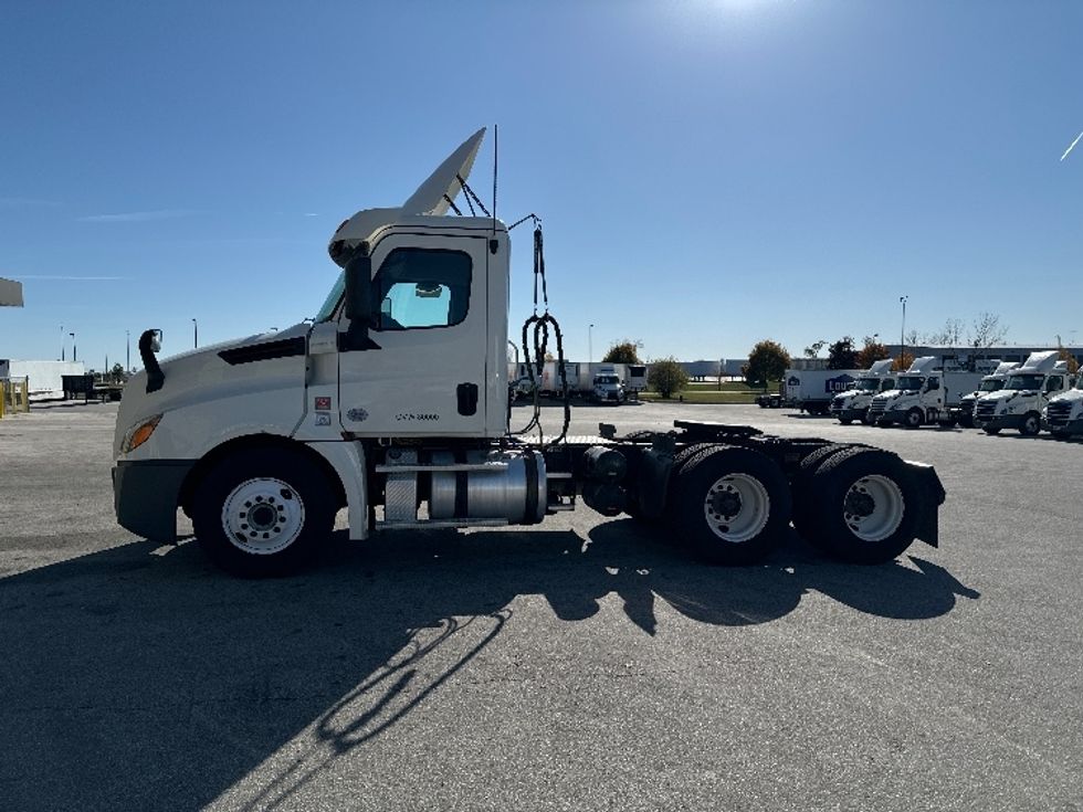 Day Cab Tractor-Heavy Duty Tractors-Freightliner-2018-T12664ST-Milwaukee-WI-545,977\n\t\tmiles-$ 37,750 - Image 4