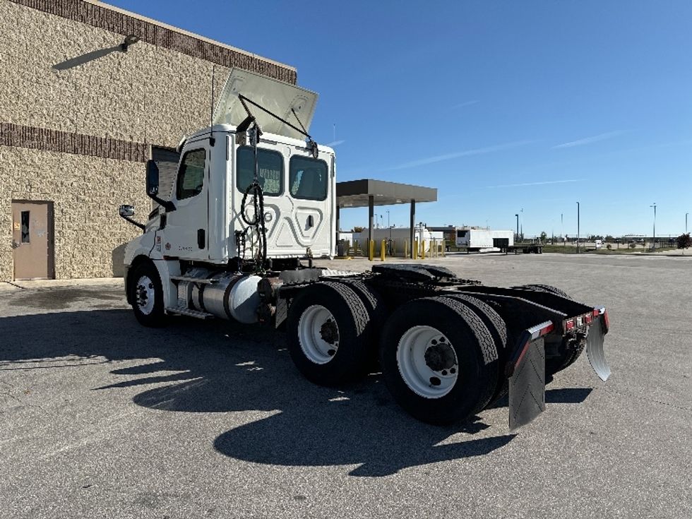Day Cab Tractor-Heavy Duty Tractors-Freightliner-2018-T12664ST-Milwaukee-WI-545,977\n\t\tmiles-$ 37,750 - Image 5