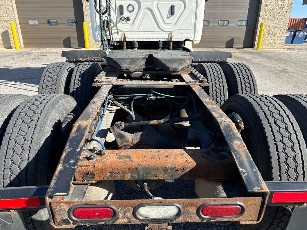 Day Cab Tractor-Heavy Duty Tractors-Freightliner-2018-T12664ST-Milwaukee-WI-545,977\n\t\tmiles-$ 37,750 - Image 6