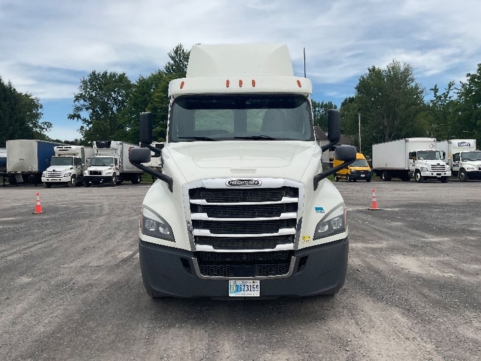 Day Cab Tractor-Heavy Duty Tractors-Freightliner-2018-T12664ST-Minoa-NY-453,945\n\t\tmiles-$ 41,250 - Image 2