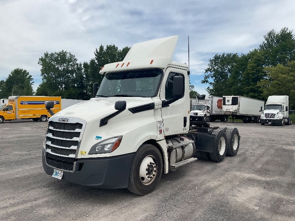 Day Cab Tractor-Heavy Duty Tractors-Freightliner-2018-T12664ST-Minoa-NY-453,945\n\t\tmiles-$ 41,250 - Image 3