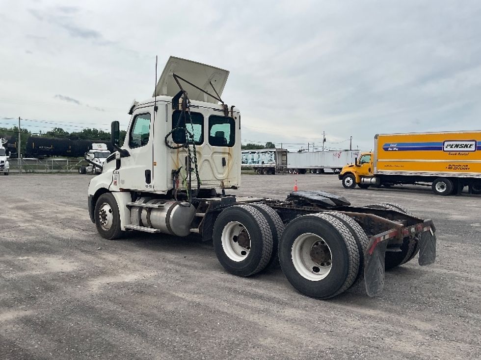 Day Cab Tractor-Heavy Duty Tractors-Freightliner-2018-T12664ST-Minoa-NY-453,945\n\t\tmiles-$ 41,250 - Image 5