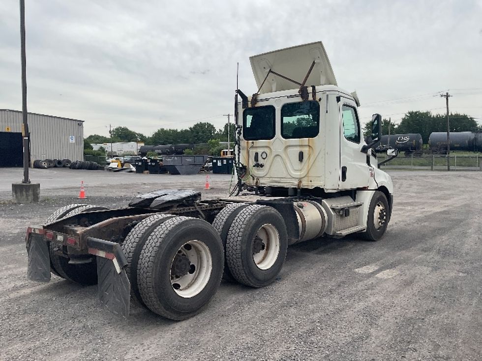 Day Cab Tractor-Heavy Duty Tractors-Freightliner-2018-T12664ST-Minoa-NY-453,945\n\t\tmiles-$ 41,250 - Image 7