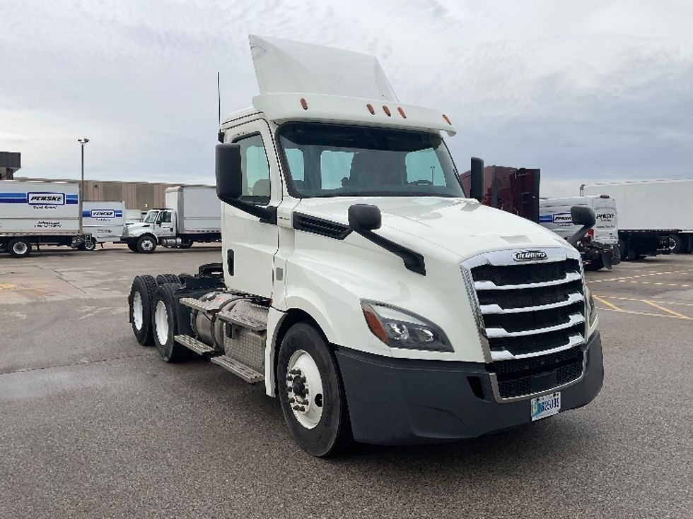 Day Cab Tractor-Heavy Duty Tractors-Freightliner-2018-T12664ST-Moberly-MO-347,061\n\t\tmiles-$ 48,000 - Image 1