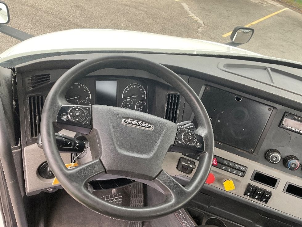 Day Cab Tractor-Heavy Duty Tractors-Freightliner-2018-T12664ST-Moberly-MO-347,061\n\t\tmiles-$ 48,000 - Image 11