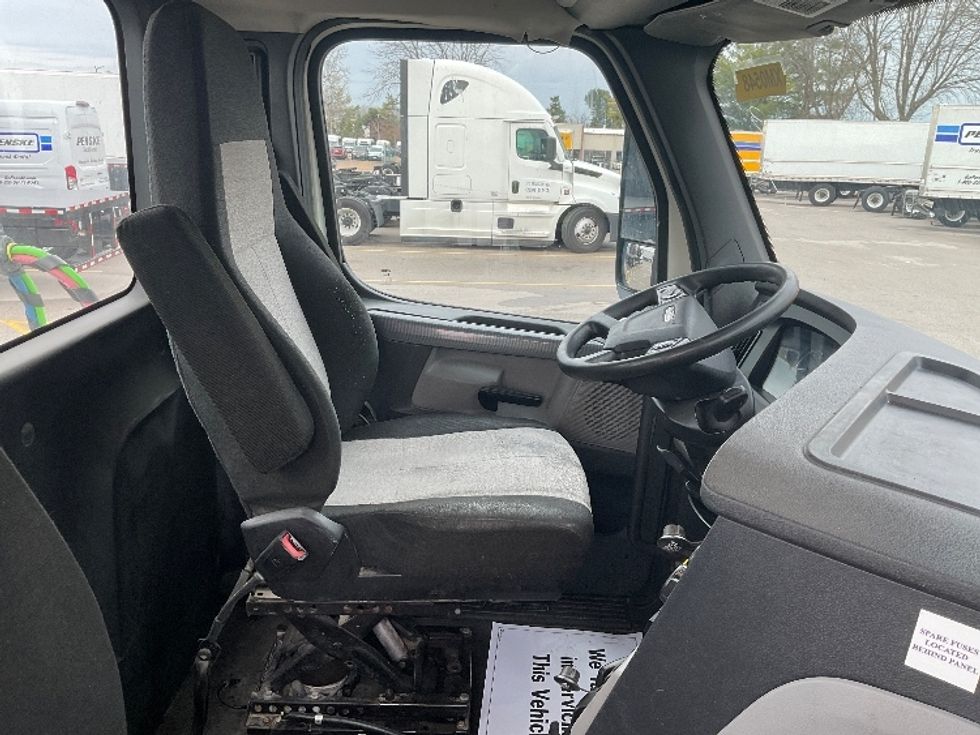 Day Cab Tractor-Heavy Duty Tractors-Freightliner-2018-T12664ST-Moberly-MO-347,061\n\t\tmiles-$ 48,000 - Image 14