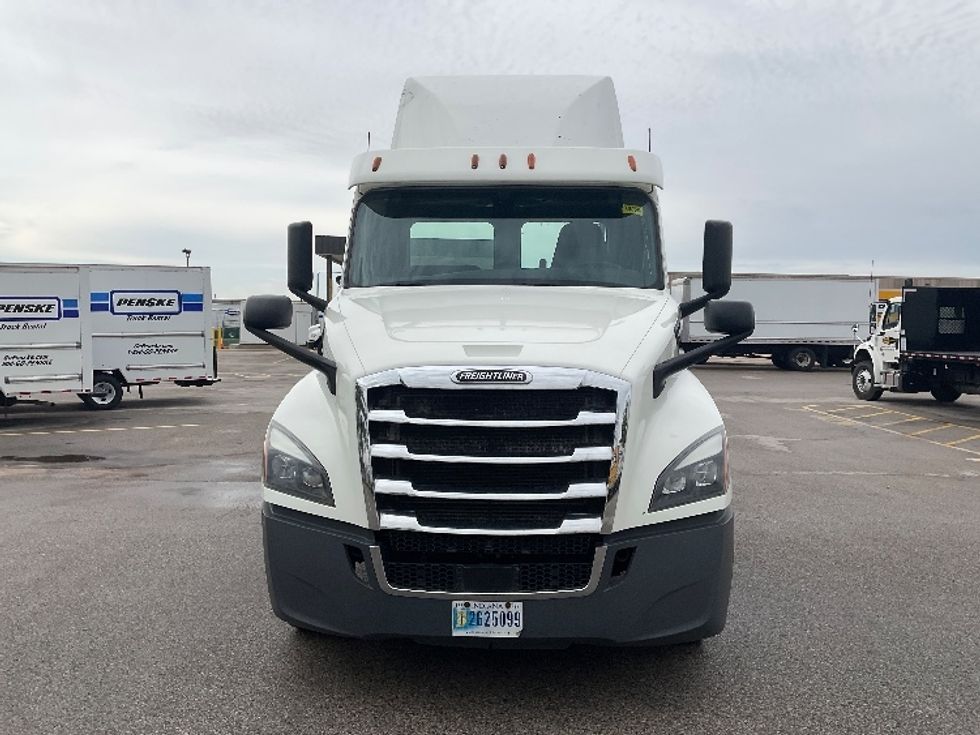 Day Cab Tractor-Heavy Duty Tractors-Freightliner-2018-T12664ST-Moberly-MO-347,061\n\t\tmiles-$ 48,000 - Image 2