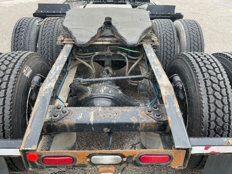 Day Cab Tractor-Heavy Duty Tractors-Freightliner-2018-T12664ST-Moberly-MO-347,061\n\t\tmiles-$ 48,000 - Image 6