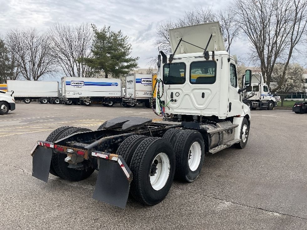 Day Cab Tractor-Heavy Duty Tractors-Freightliner-2018-T12664ST-Moberly-MO-347,061\n\t\tmiles-$ 48,000 - Image 7