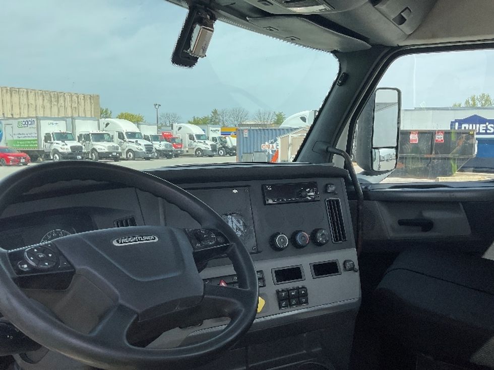 Day Cab Tractor-Heavy Duty Tractors-Freightliner-2018-T12664ST-Moberly-MO-395,914\n\t\tmiles-$ 45,500 - Image 10