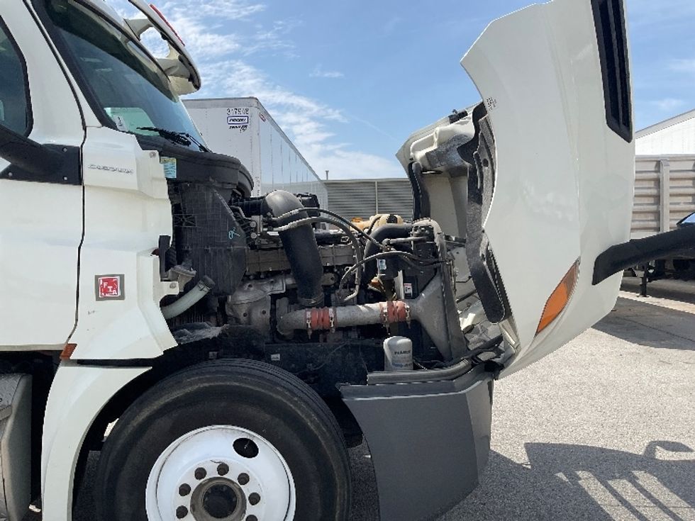Day Cab Tractor-Heavy Duty Tractors-Freightliner-2018-T12664ST-Moberly-MO-395,914\n\t\tmiles-$ 45,500 - Image 15