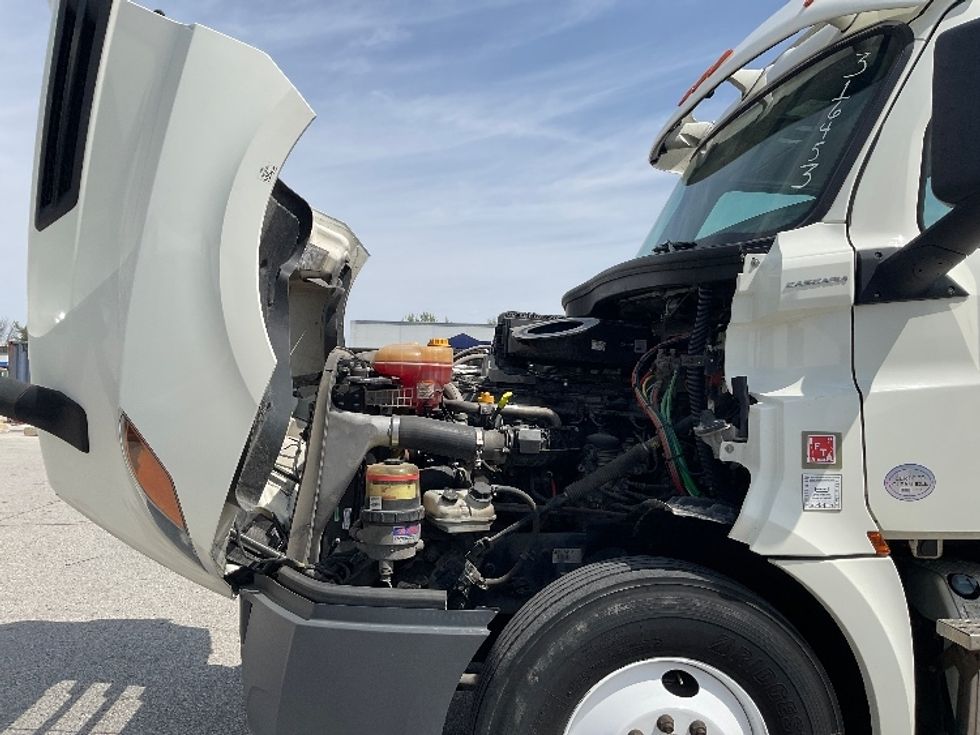 Day Cab Tractor-Heavy Duty Tractors-Freightliner-2018-T12664ST-Moberly-MO-395,914\n\t\tmiles-$ 45,500 - Image 16