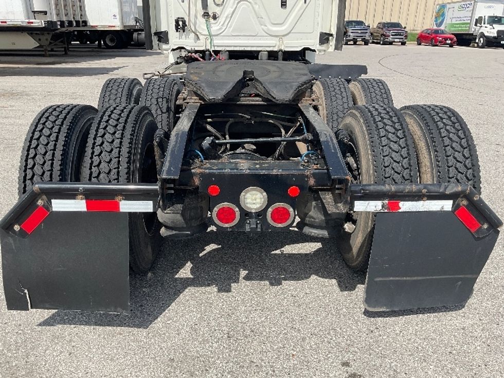 Day Cab Tractor-Heavy Duty Tractors-Freightliner-2018-T12664ST-Moberly-MO-395,914\n\t\tmiles-$ 45,500 - Image 6