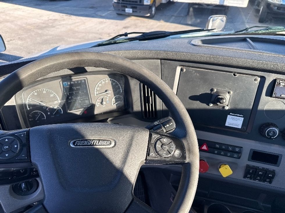Day Cab Tractor-Heavy Duty Tractors-Freightliner-2018-T12664ST-Moberly-MO-431,113\n\t\tmiles-$ 48,750 - Image 11