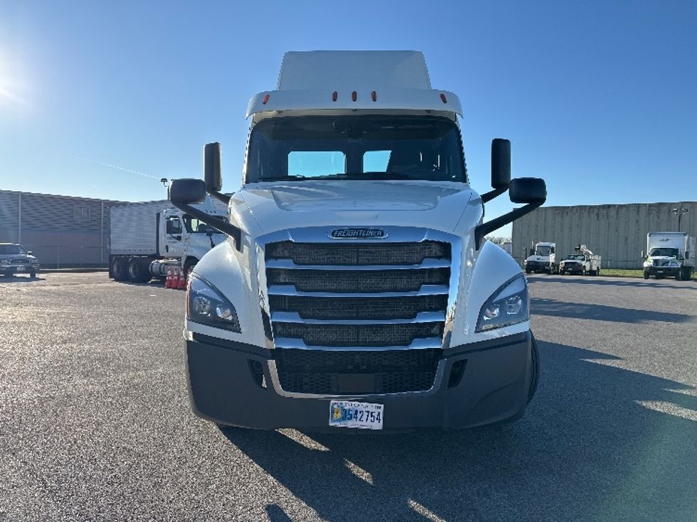 Day Cab Tractor-Heavy Duty Tractors-Freightliner-2018-T12664ST-Moberly-MO-431,113\n\t\tmiles-$ 48,750 - Image 2