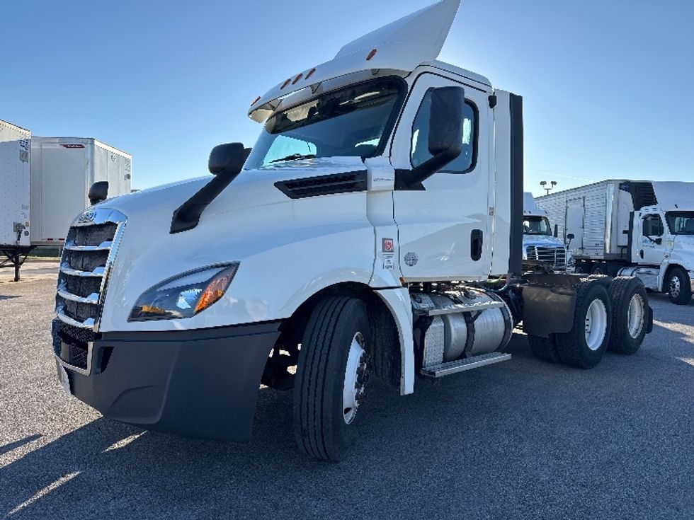 Day Cab Tractor-Heavy Duty Tractors-Freightliner-2018-T12664ST-Moberly-MO-431,113\n\t\tmiles-$ 48,750 - Image 3