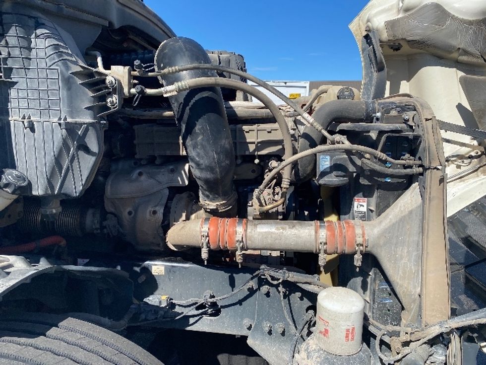 Day Cab Tractor-Heavy Duty Tractors-Freightliner-2018-T12664ST-Mobile-AL-315,193\n\t\tmiles-$ 55,250 - Image 15