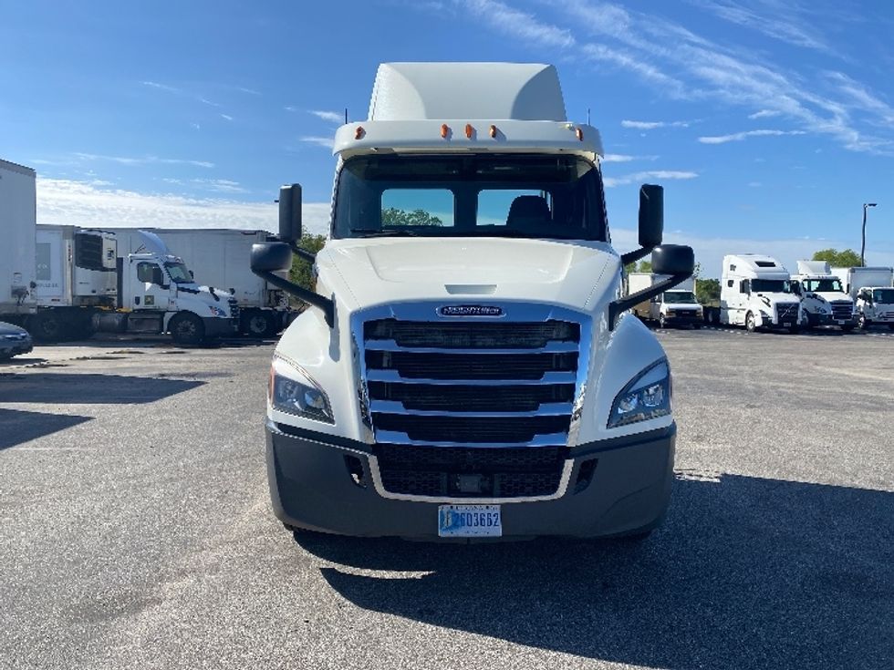 Day Cab Tractor-Heavy Duty Tractors-Freightliner-2018-T12664ST-Mobile-AL-315,193\n\t\tmiles-$ 55,250 - Image 2