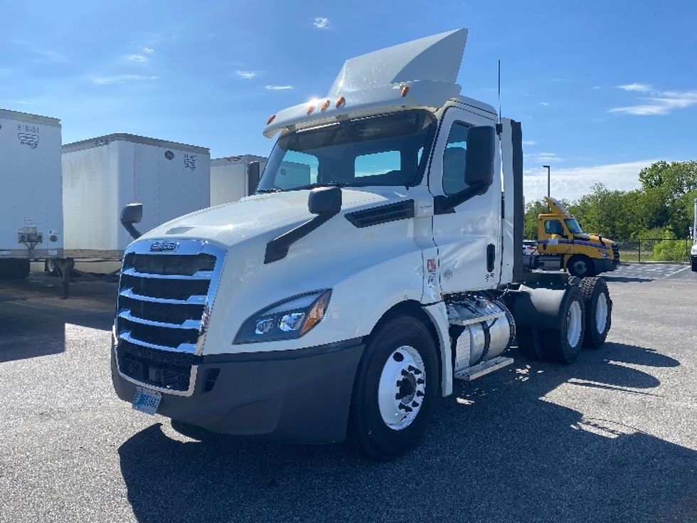 Day Cab Tractor-Heavy Duty Tractors-Freightliner-2018-T12664ST-Mobile-AL-315,193\n\t\tmiles-$ 55,250 - Image 3
