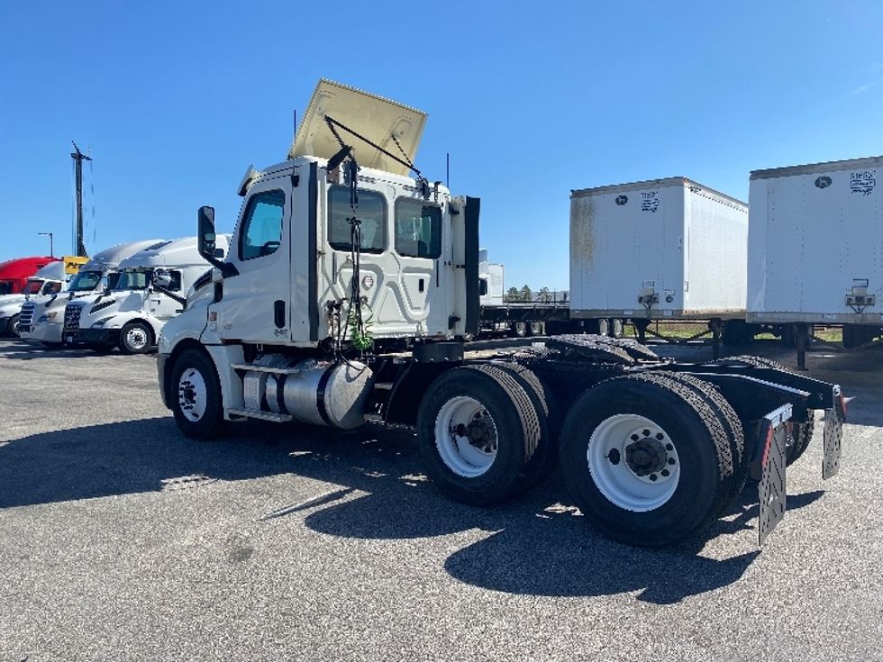 Day Cab Tractor-Heavy Duty Tractors-Freightliner-2018-T12664ST-Mobile-AL-315,193\n\t\tmiles-$ 55,250 - Image 5