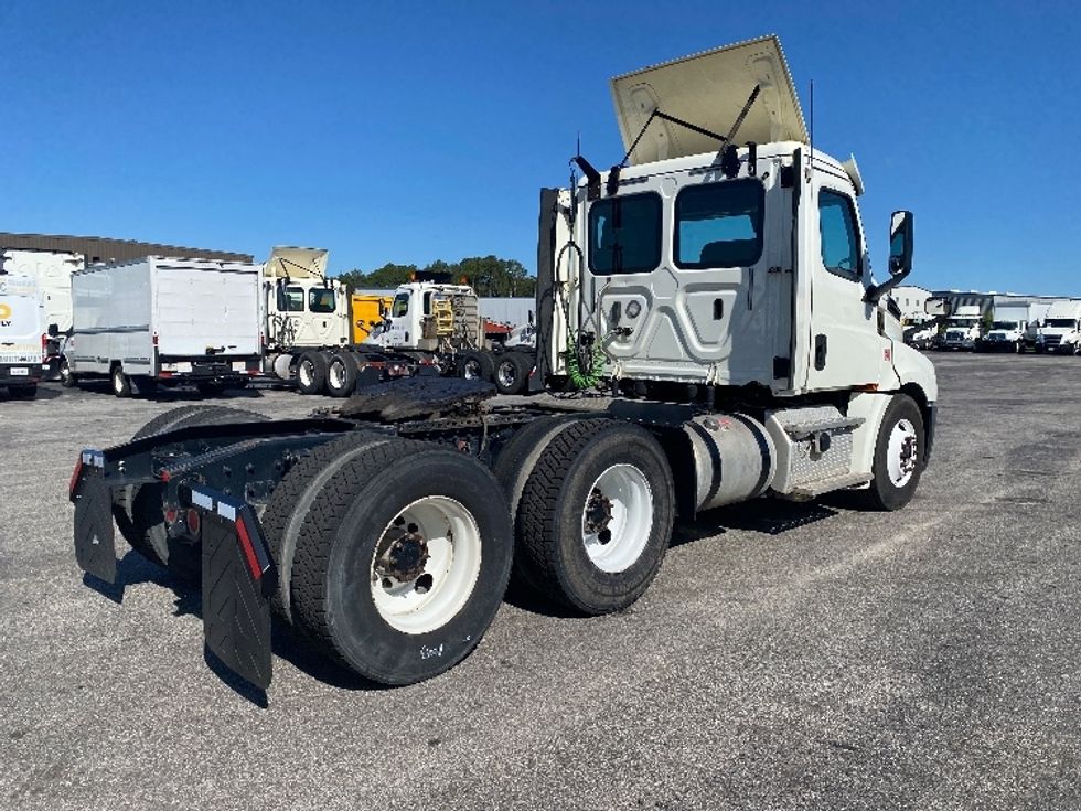 Day Cab Tractor-Heavy Duty Tractors-Freightliner-2018-T12664ST-Mobile-AL-315,193\n\t\tmiles-$ 55,250 - Image 7